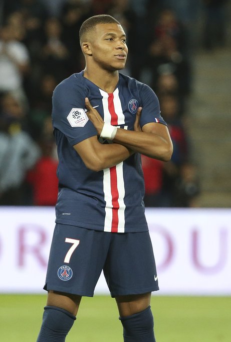 队长亲自上！拜仁“安排”凯恩说服格伊转会，国家队领导力是根本