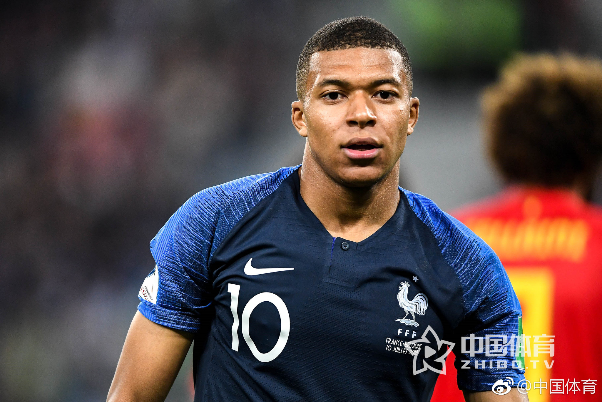 何宇鹏纪念捧杯： 一整季的重量都化为光芒，只为这一次触碰