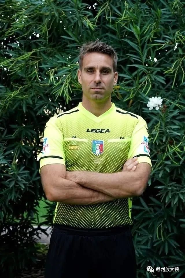 鲁尼：我爱逛廉价商店，买咖喱味方便面和薯片吃